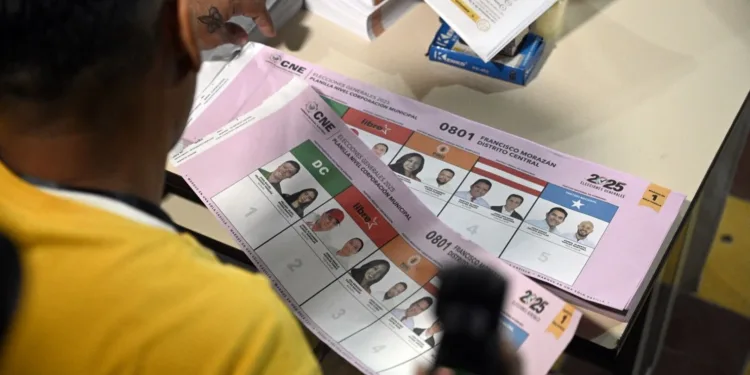 Honduras: sitio del Consejo Electoral sigue sin actualizar resultados y crece la incertidumbre