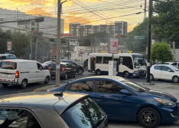 El Salvador ya tiene más carros que hogares: el parque vehicular supera los 2 millones de unidades