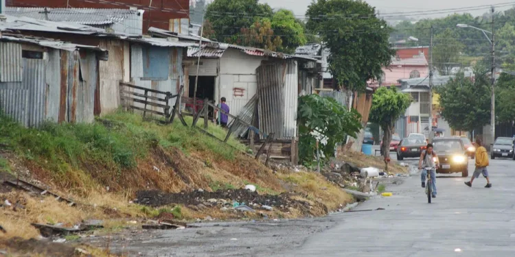 Costa Rica crece, pero la pobreza resiste: una economía que avanza y una desigualdad que no cede