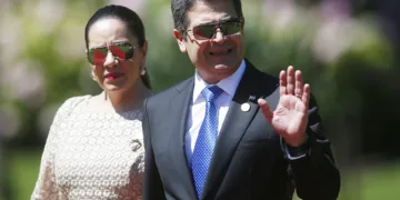 Esposa de Juan Orlando Hernández confía en que un triunfo del Partido Nacional permitirá su regreso a Honduras