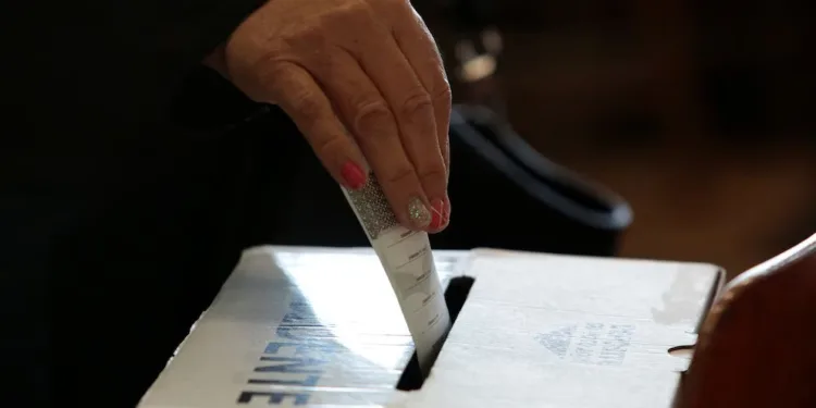 Elecciones en Costa Rica: 45 % del electorado sigue indeciso a 27 días de los comicios