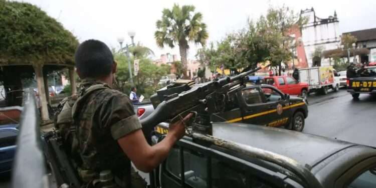 A una semana del estado de sitio en Guatemala: 10 policías muertos y casi 300 capturas