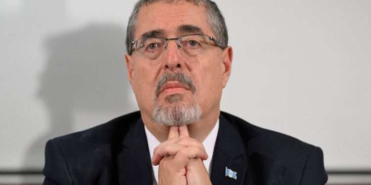 Guatemala: Tras una mala evaluación, presidente Arévalo acelera más de 80 proyectos viales en el resto de su mandato