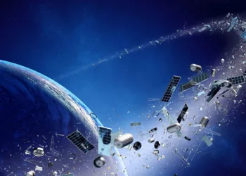 Basura espacial: cada semana reingresa un objeto y crece el riesgo para vuelos comerciales