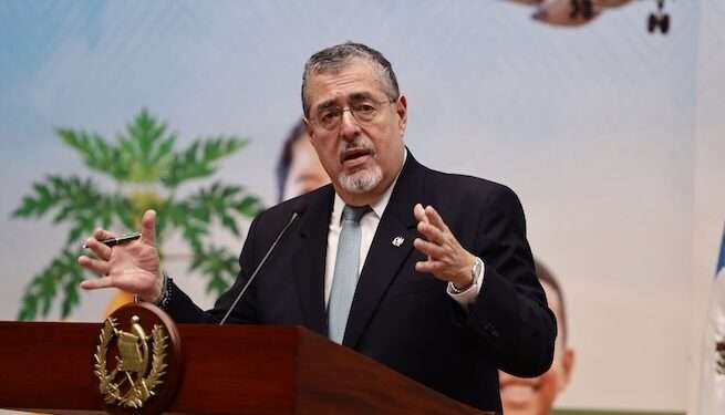 Arévalo suma 62 % de desaprobación, según encuesta en Guatemala