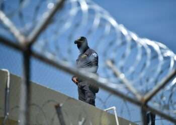 Nueva requisa en cárcel de Guatemala tras detectar señal de radio ilegal y decomisar equipos prohibidos