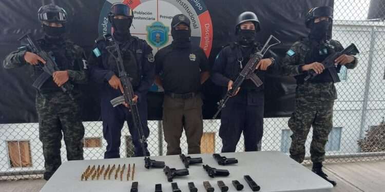 Preocupante hallazgo de armas y municiones en cárcel de máxima seguridad de Honduras