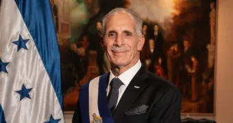 Presidente de Honduras asume control directo de la Secretaría de Salud y anuncia plan para reducir mora quirúrgica y desabastecimiento