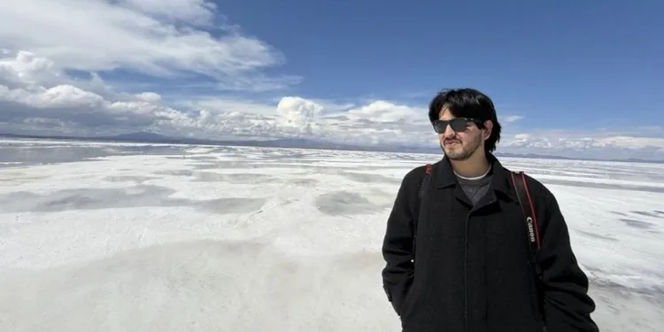 Detienen en España a periodista salvadoreño por alerta de Interpol mientras solicitaba asilo