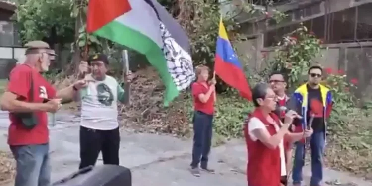 Se reaviva el antagonismo de la izquierda y derecha en El Salvador tras la invasión a Venezuela y captura de Maduro