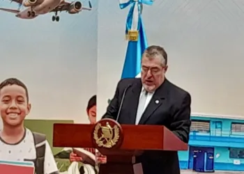 Arévalo asegura que cooperación de Guatemala con EEUU continúa y descarta impacto por salida del embajador