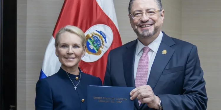Nueva embajadora de EE UU inicia gestión en Costa Rica tras presentar credenciales