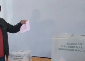 Diputado oficialista arremete contra presidente del Congreso y le pide respetar resultados electorales en Honduras