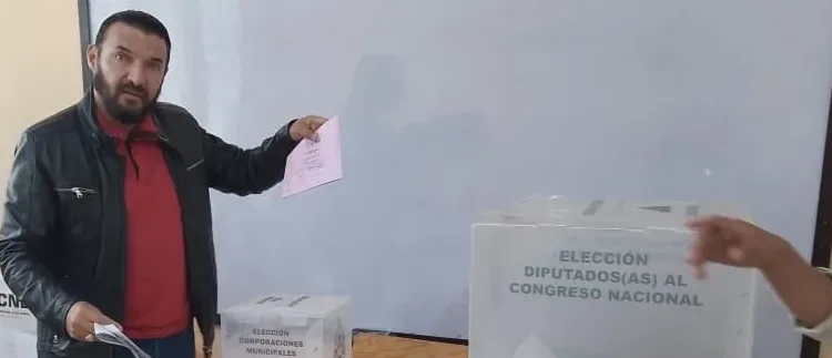 Diputado oficialista arremete contra presidente del Congreso y le pide respetar resultados electorales en Honduras