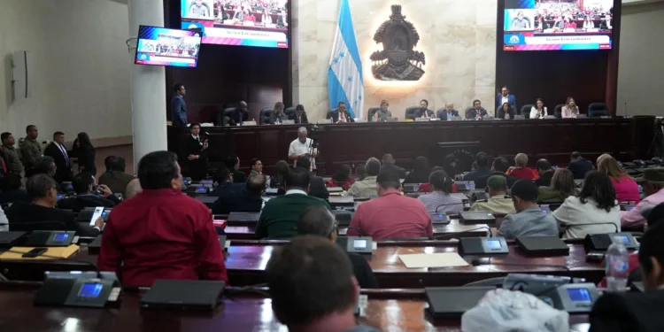 Partido Nacional acusa a Libre y a presidente del Congreso hondureño de ilegalidades y advierte sobre riesgo al proceso electoral