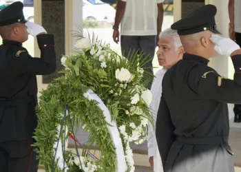 Presidente de Panamá rinde homenaje a los Mártires del 9 de Enero de 1964