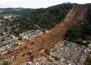 El Salvador conmemora 25 años del terremoto que dejó casi mil muertos