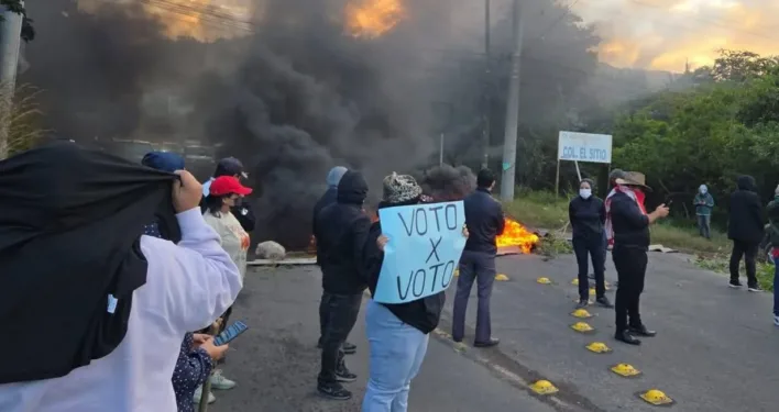 Bloqueos de turbas afines al oficialismo colapsan Tegucigalpa mientras movimientos sociales reclaman a Xiomara Castro incumplimientos