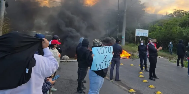 Bloqueos de turbas afines al oficialismo colapsan Tegucigalpa mientras movimientos sociales reclaman a Xiomara Castro incumplimientos