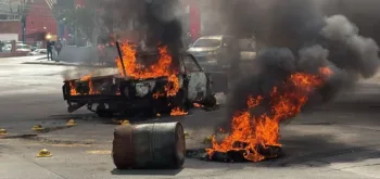 Protestas de simpatizantes del oficialismo escalan en Tegucigalpa e incendian vehículo