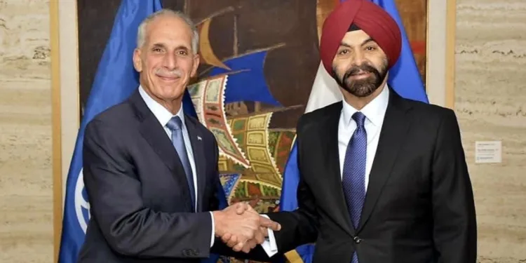 Nasry Asfura, presidente electo de Honduras, junto al presidente del Banco Mundial, Ajay Banga.