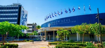 Asamblea Legislativa salvadoreña aprueba Ley Quincena 25 tras anuncio de Bukele y con respaldo de empresas privadas