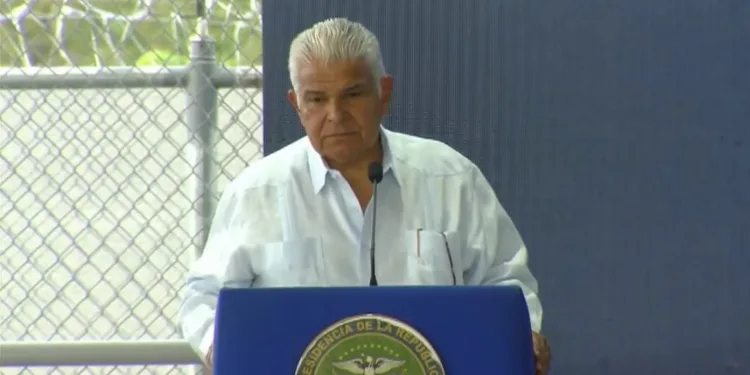 Presidente de Panamá rechaza toda reelección y evalúa vetar ley sobre rectores universitarios