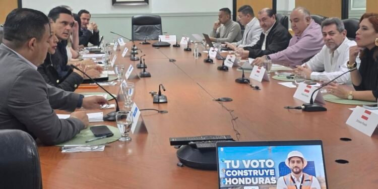 Honduras: Partidos Nacional y Liberal buscan consensos para la presidencia del Congreso Nacional en reunión en sede empresarial