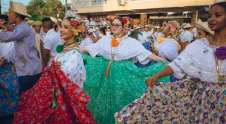 Panamá celebra hoy el Desfile de las Mil Polleras con la participación de más de 100 delegaciones