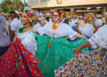 Panamá celebra hoy el Desfile de las Mil Polleras con la participación de más de 100 delegaciones