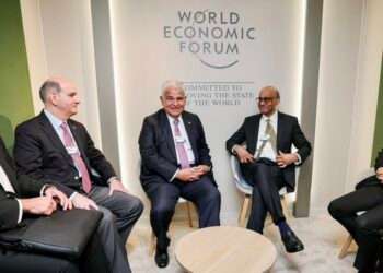 Presidente de Panamá se reúne con homólogos de Suiza y Singapur en Davos para impulsar logística, comercio y semiconductores
