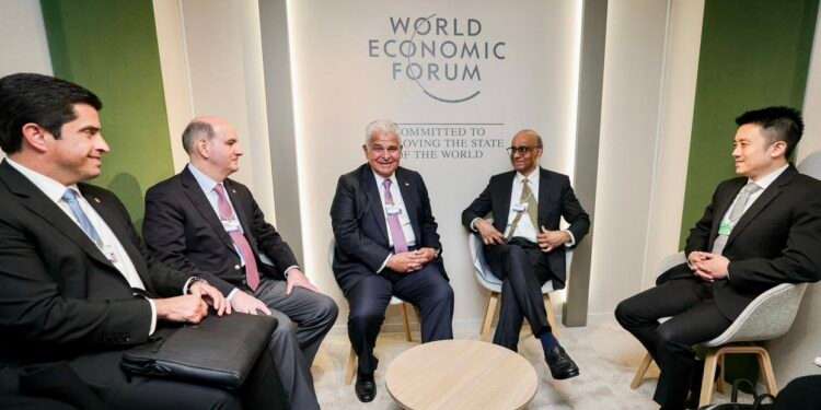 Presidente de Panamá se reúne con homólogos de Suiza y Singapur en Davos para impulsar logística, comercio y semiconductores