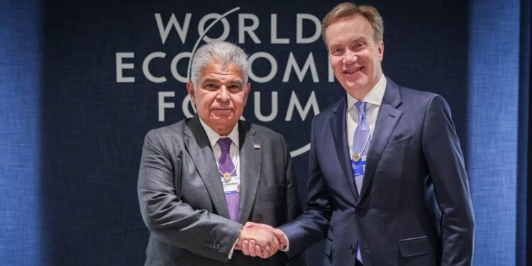 Citi, Maersk y AES expresan interés en inversiones en Panamá tras reuniones con presidente en Davos