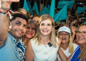 La oficialista Laura Fernández lidera encuesta en Costa Rica con 40 % de intención de voto