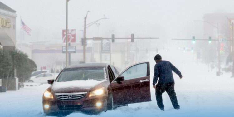 Tormenta invernal en EE UU deja nieve, hielo y apagones en más de 20 estados