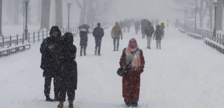 Tormenta invernal histórica deja al menos 10 muertos y a miles sin electricidad en EE UU