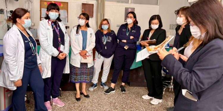 Misión de Taiwán explora proyectos de salud comunitaria en Guatemala durante visita a hospital materno infantil