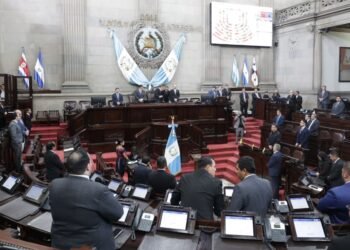 Congreso de Guatemala aprueba ampliación del presupuesto 2026 por $1.19 mil millones y presidente Arévalo celebra respaldo político