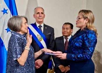 Presidente de Honduras juramenta a varios de los nuevos funcionarios del gabinete