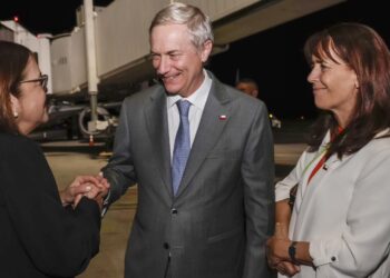 Presidente electo de Chile visita El Salvador para conocer el modelo carcelario y fortalecer la cooperación en seguridad