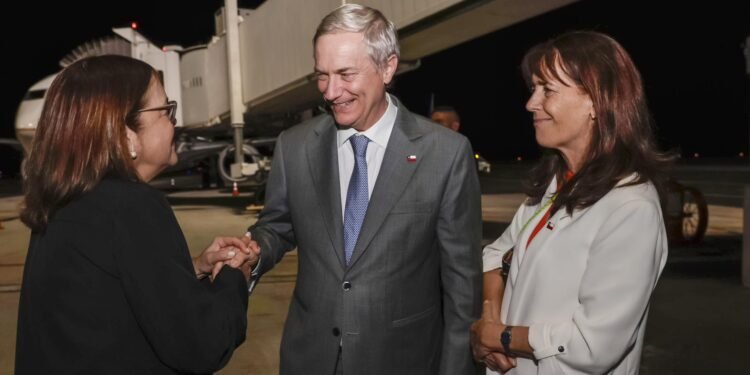 Presidente electo de Chile visita El Salvador para conocer el modelo carcelario y fortalecer la cooperación en seguridad