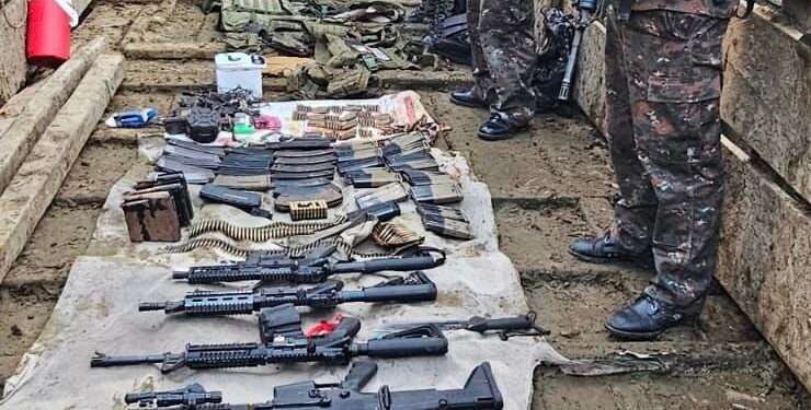 Ejército y policía de Guatemala decomisan armas y erradican plantación de marihuana en Petén; hay cinco capturados