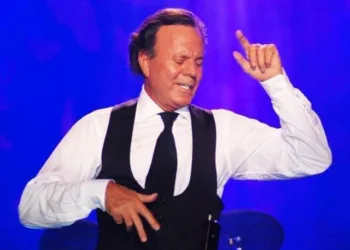 Denuncias contra Julio Iglesias: extrabajadoras hablan de abusos y control en sus residencias