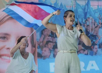 “Laura no está”: la oficialista Laura Fernández rehúye debates en campaña electoral tica