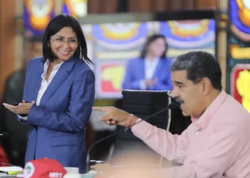 Trump advierte a Delcy Rodríguez que podría irle peor que a Maduro si no colabora