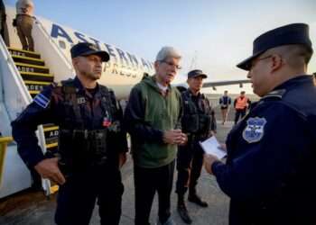 EEUU deporta a excandidato presidencial salvadoreño condenado a 13 años por fraude electoral y vínculos con pandillas