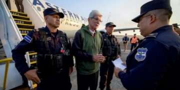 EEUU deporta a excandidato presidencial salvadoreño condenado a 13 años por fraude electoral y vínculos con pandillas