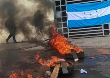  Trabajadores de Canal estatal protestan por impago de salarios en Honduras