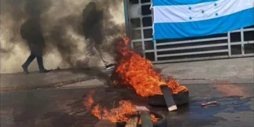 Trabajadores de Canal estatal protestan por impago de salarios en Honduras