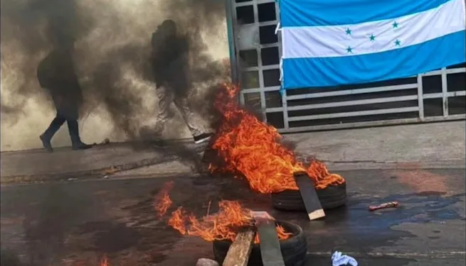 Trabajadores de Canal estatal protestan por impago de salarios en Honduras